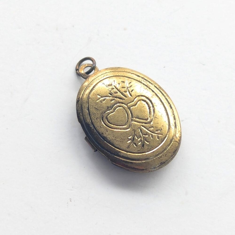 Antique Vintage Brass Tone Entwined Hearts Love Locket Necklace Pendant